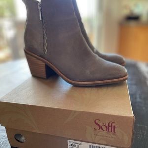 Sofft grey leather Canelli bootie, size 8